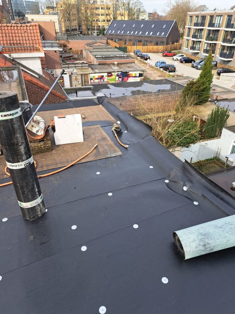 BGB Dakdekker voor bitumen dakbedekking, dakisolatie, dak reparatie en pannendak vervangen